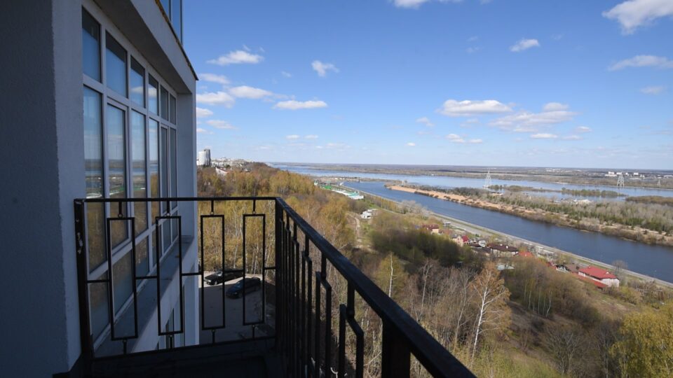 Большая квартира с террасой и панорамным видом на Волгу в центре Нижнего Новгорода